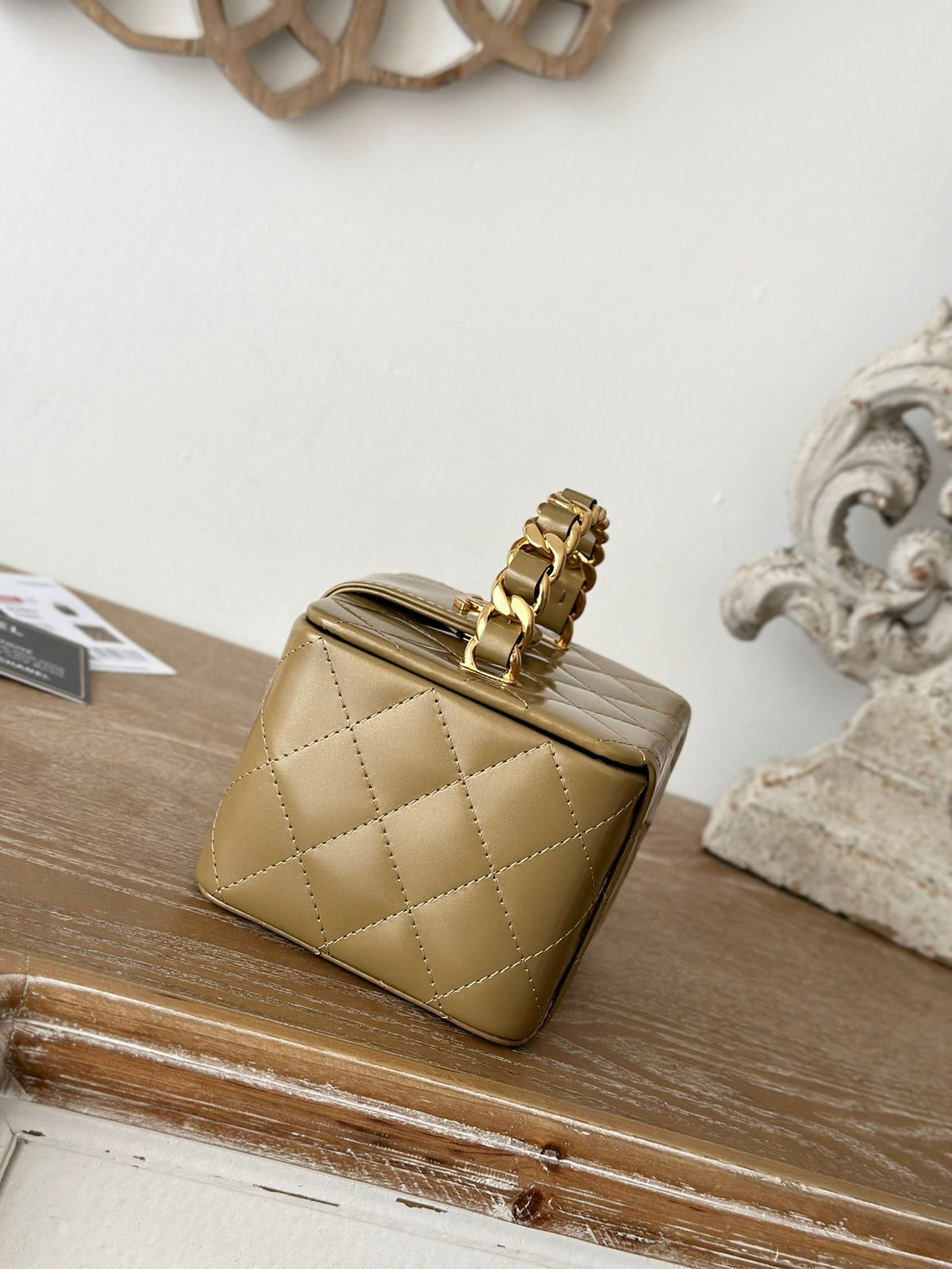 MINI VINTAGE COSMETIC BAG 11 IN CAPE PALLISER SHINY CALFSKIN GOLD HARDWARE