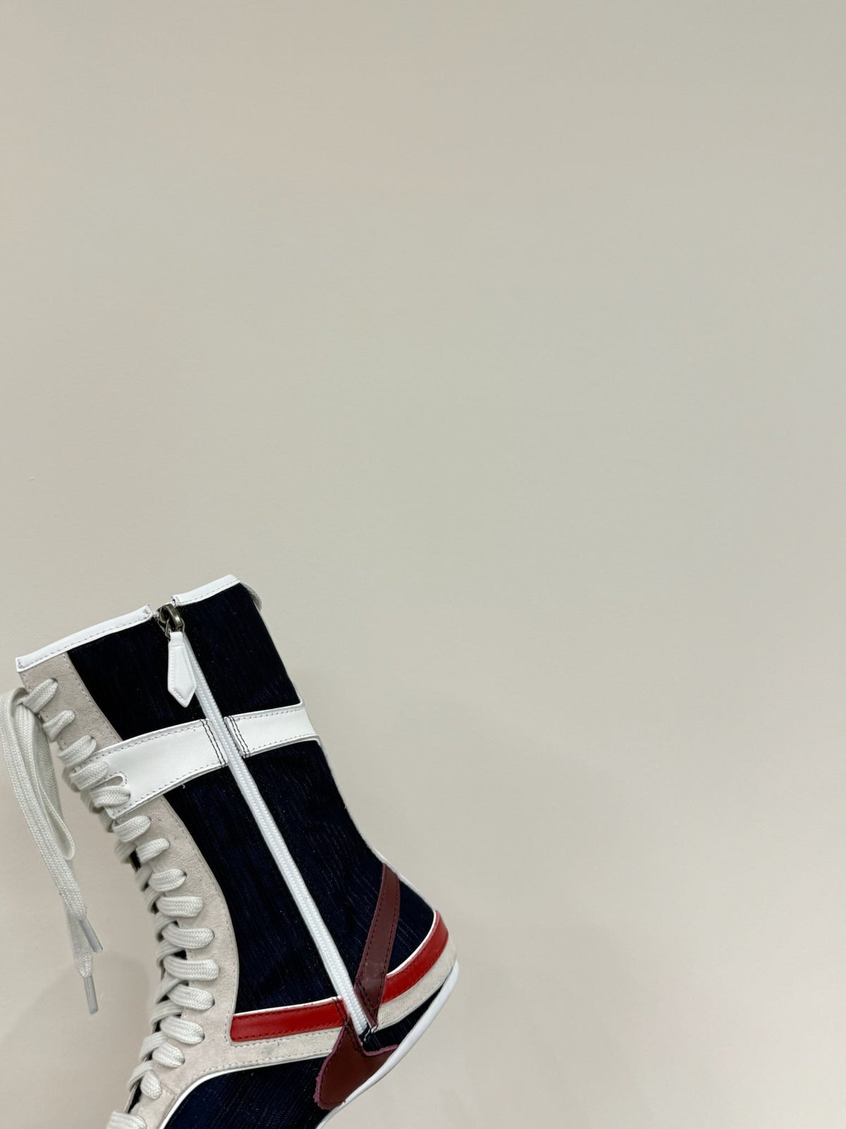 LACE-UP BOOTS IN BEIGE SUEDE AND NAVY MESH