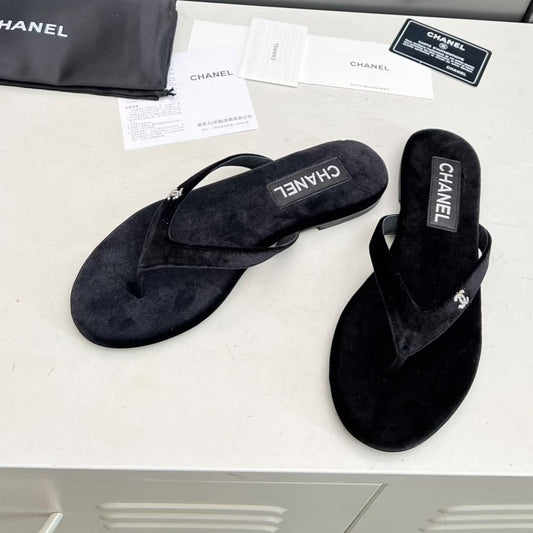 THONG SLIPPERS IN BLACK VELVET