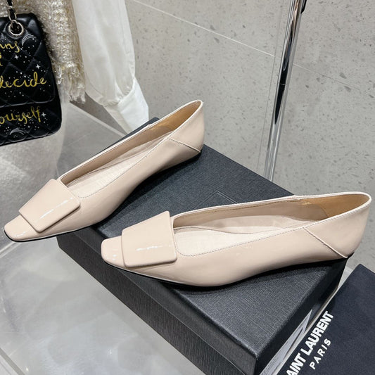 BALLERINA FLATS IN BEIGE CREAM PATENT CALFSKIN