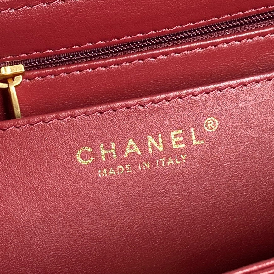 RETRO STYLE FLAP BAG 22 IN STILETTO RED GRAINED CALFSKIN GOLD HARDWARE