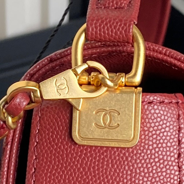 RETRO STYLE FLAP BAG 22 IN STILETTO RED GRAINED CALFSKIN GOLD HARDWARE