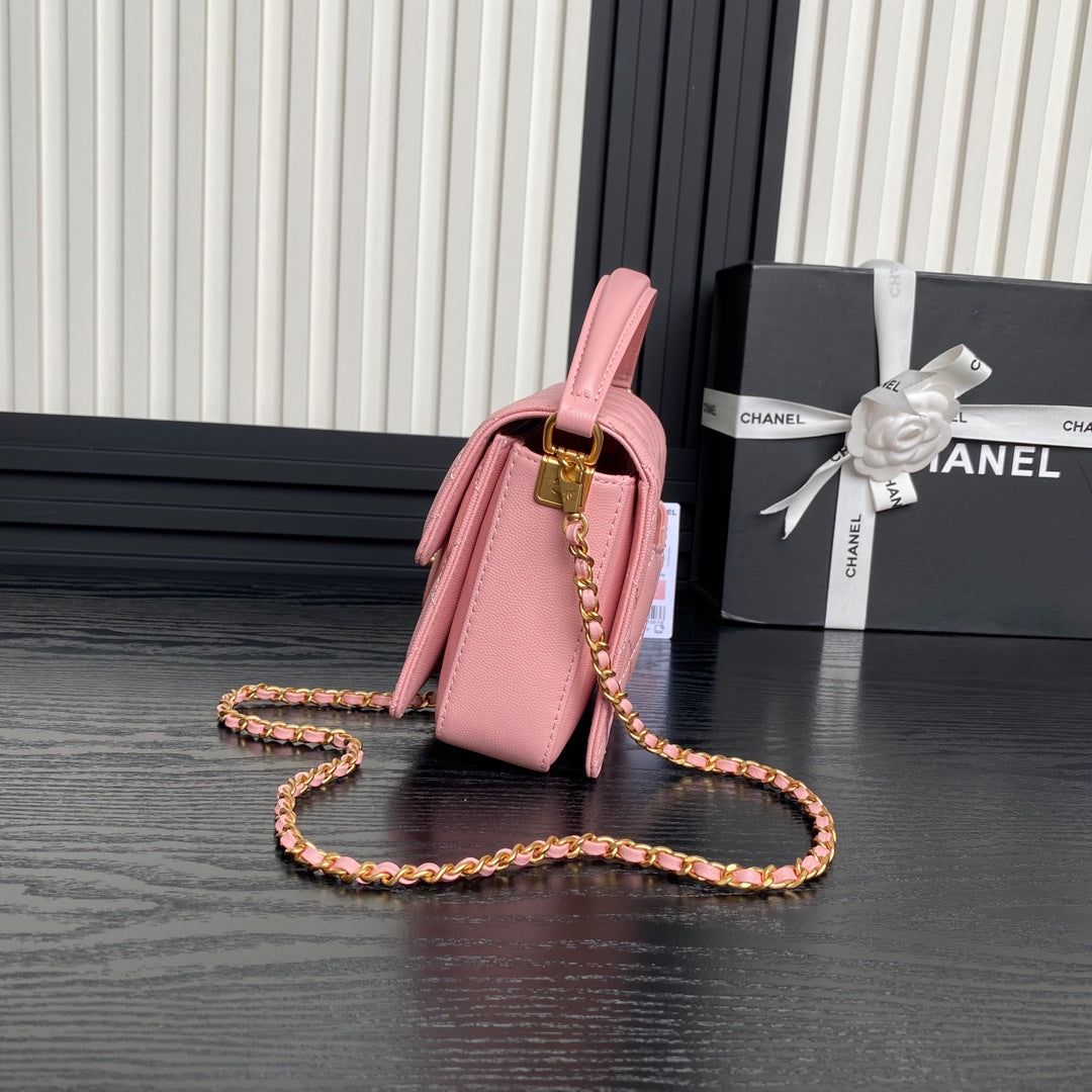 RETRO STYLE FLAP BAG 19 IN LGHT PINK GRAINED CALFSKIN GOLD HARDWARE