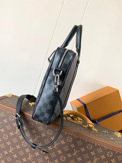 PORTE- DOCUMENTS VOYAGE NM HANDBAG 36 IN BLACK DAMIER GRAPHITE CANVAS