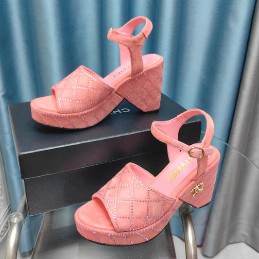 THICK-SOLED WEDGE SANDALS IN LIGHT PINK SUEDE