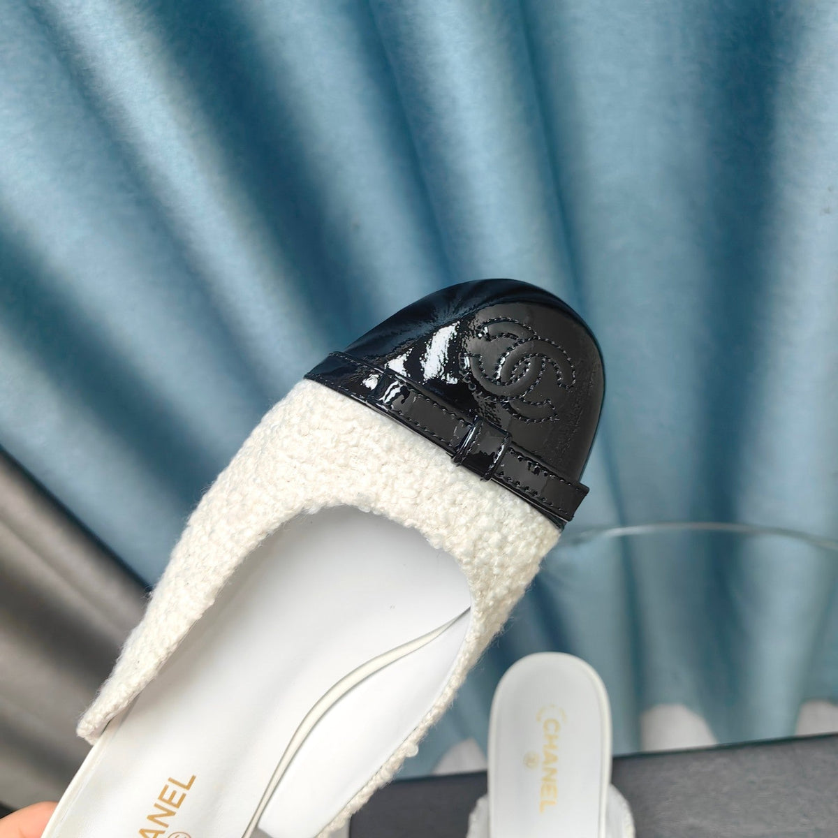 MULE IN WHITE TWEED AND BLACK LAMBSKIN