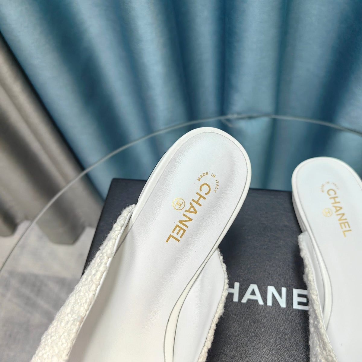 MULE IN WHITE TWEED AND BLACK LAMBSKIN