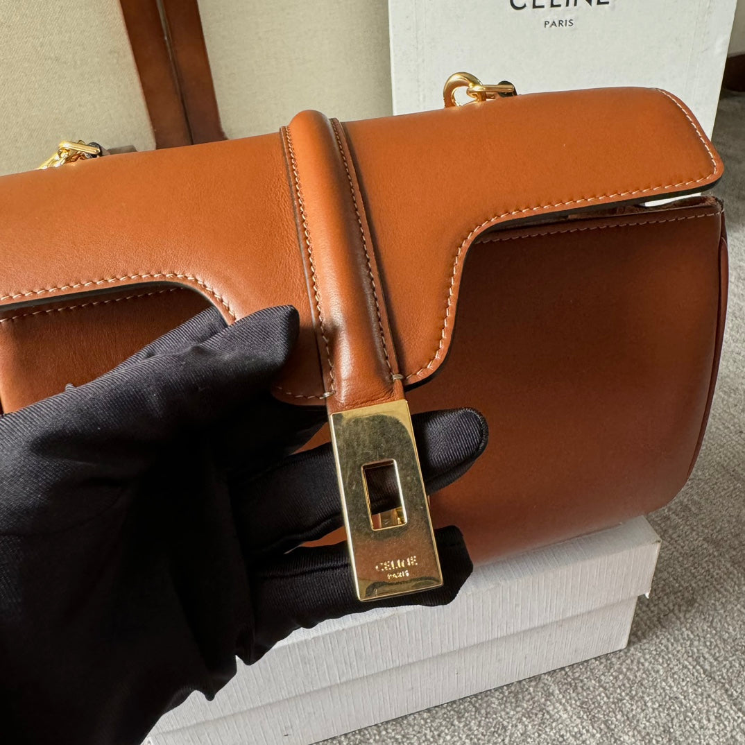 FLAP SHOULDER BAG 23 IN BRONZE BROWN LAMBSKIN GOLD HARDWARE