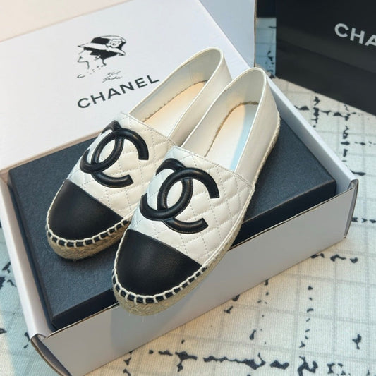 ESPADRILLES LOAFERS IN WHITE LAMBSKIN WITH BLACK LOGO