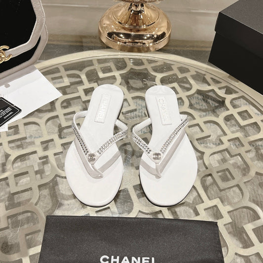 RHINESTONES THONG SANDAL IN WHITE LAMBSKIN