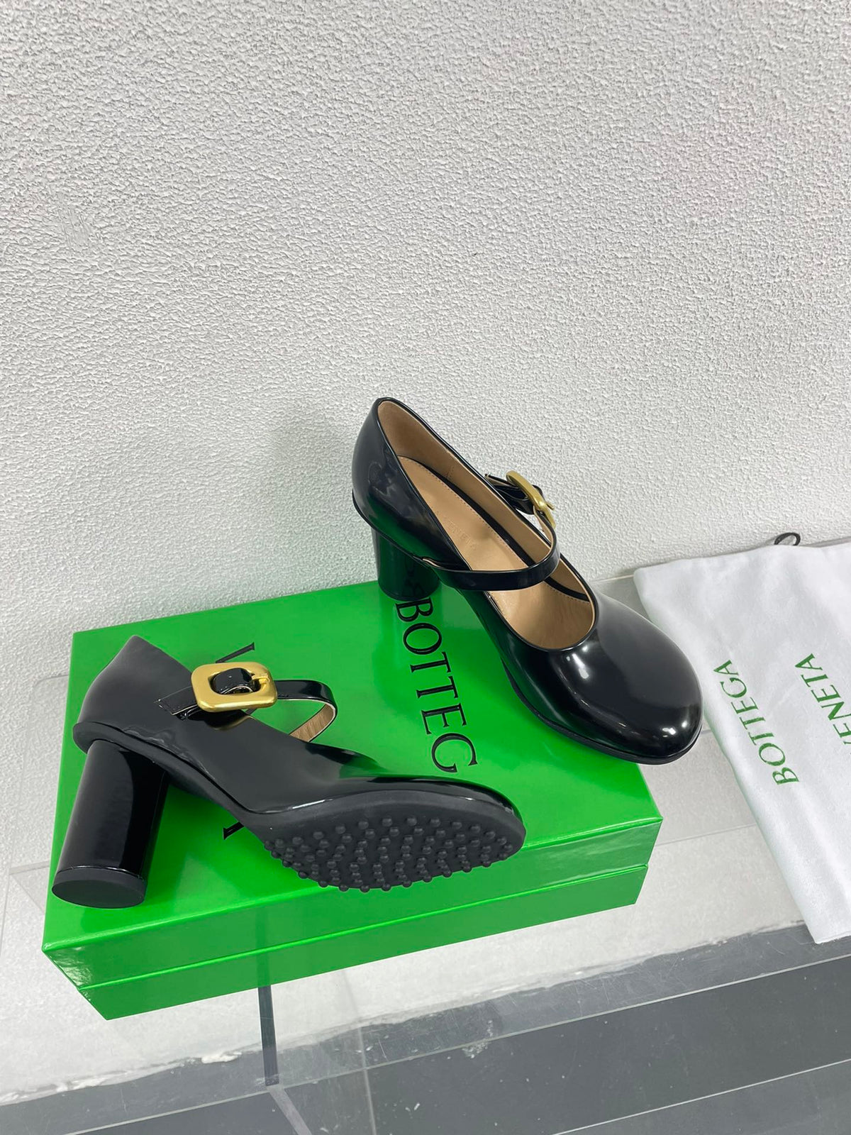 ATOMIC MARY-JANE PUMP 9 CM IN BLACK CALFSKIN