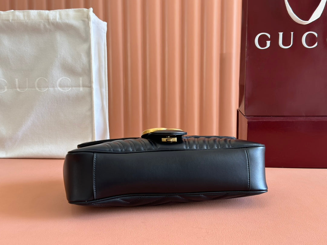 MARMONT SHOULDER BAG 31 IN BLACK CALFSKIN GOLD CHAIN