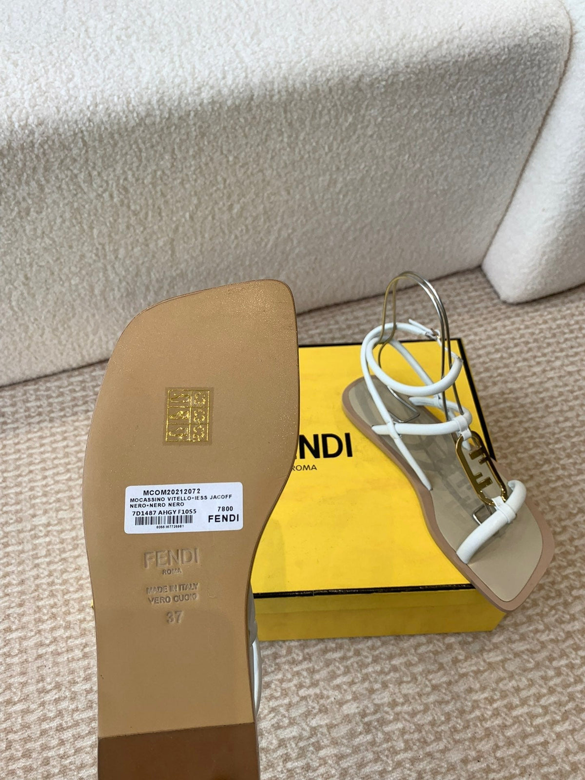 FENDI O'LOCK THONG SANDAL WHITE CALFSKIN WITH GOLD HARDWARE