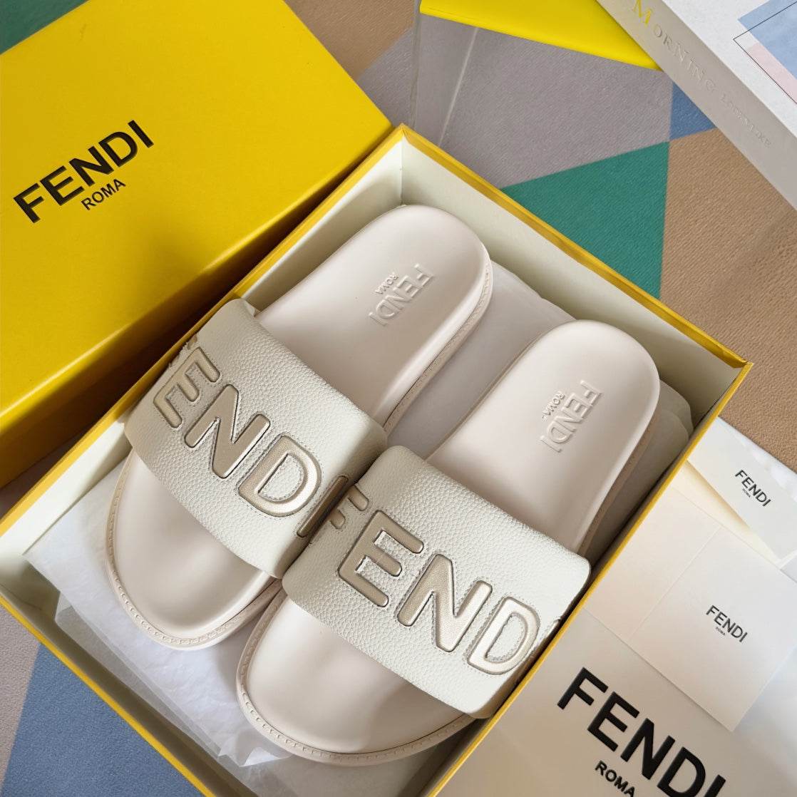 FENDI ROMA SLIDE IN WHITE GRAINED CALFSKIN WITH LOGO