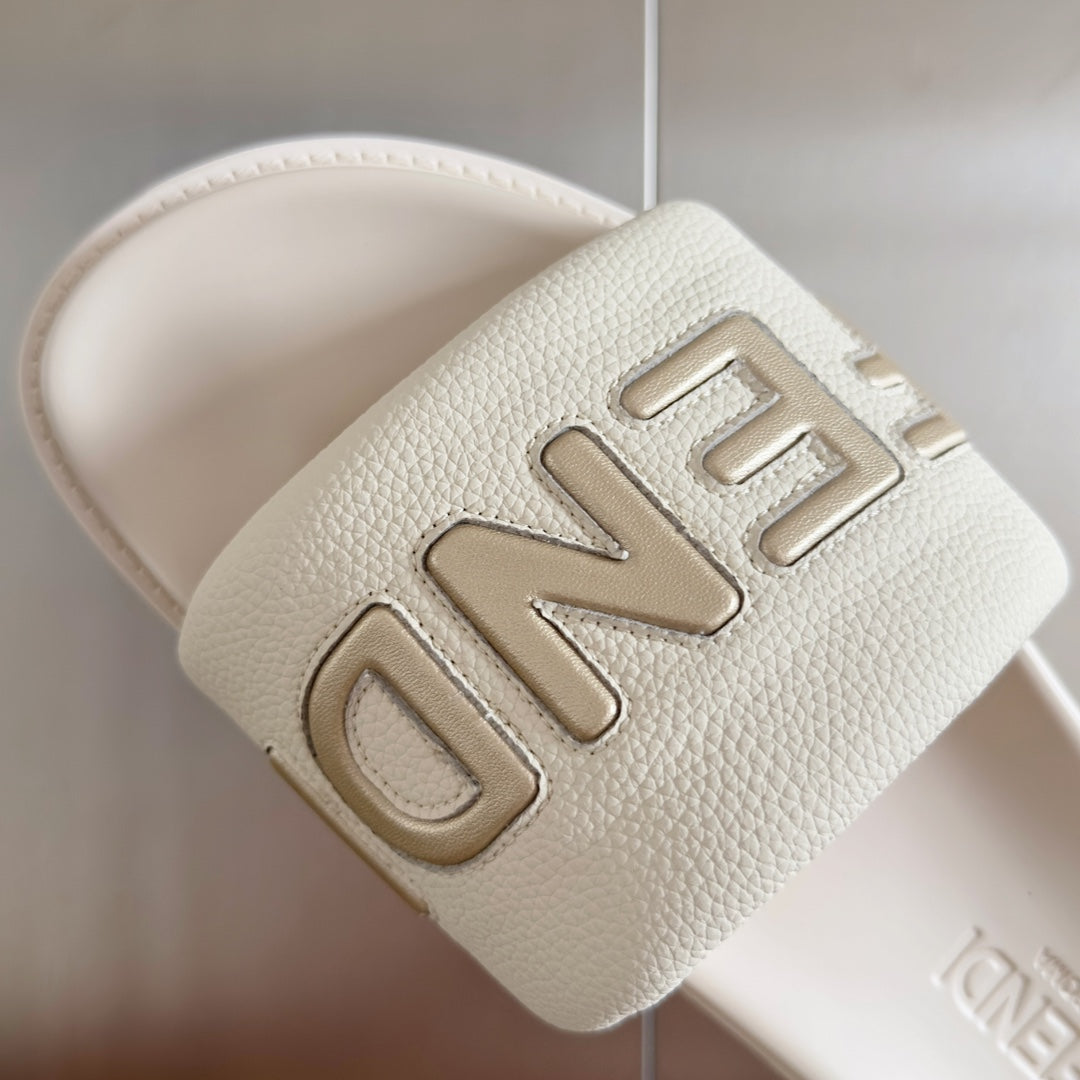 FENDI ROMA SLIDE IN WHITE GRAINED CALFSKIN WITH LOGO