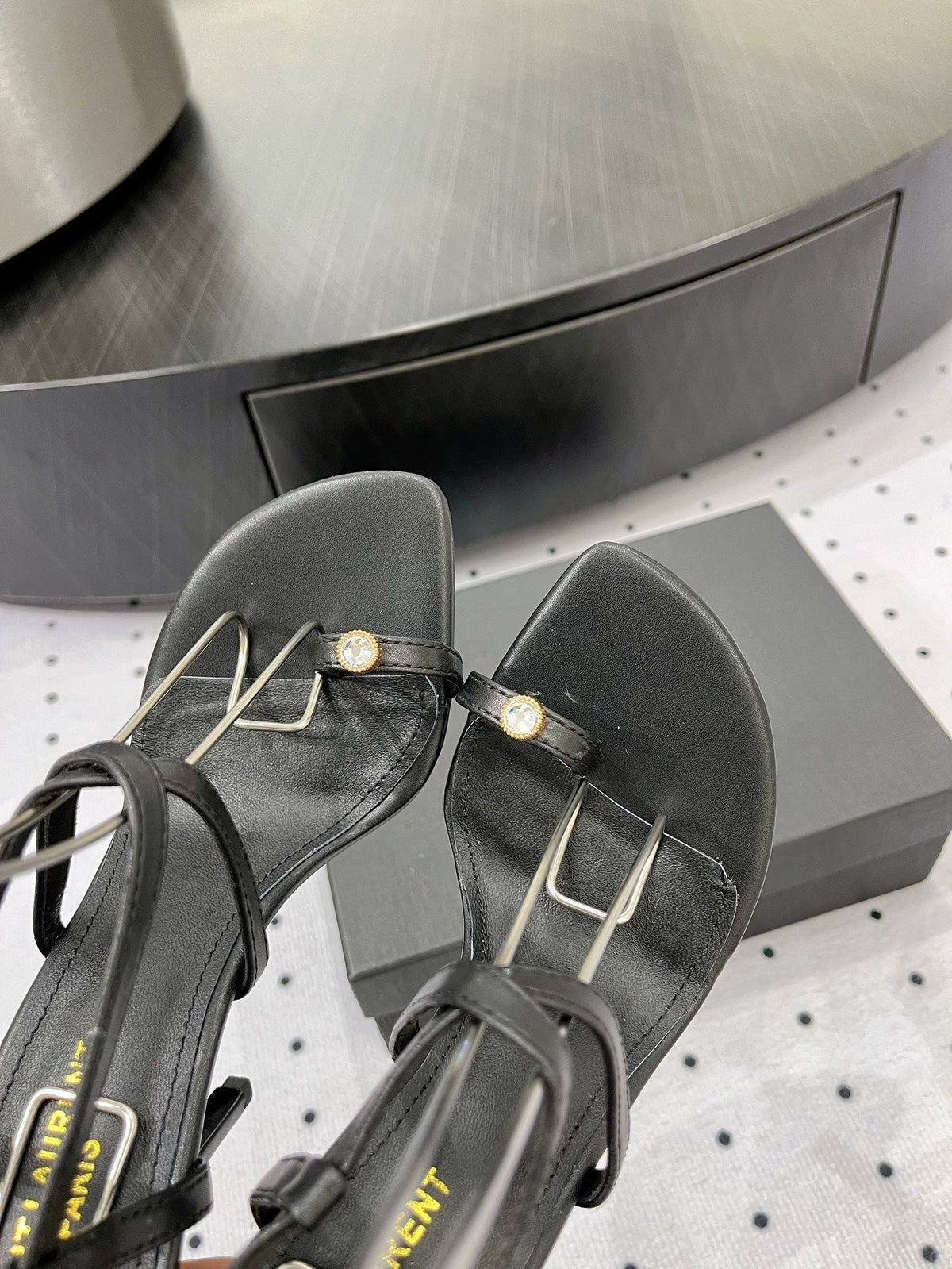 SL LINDEN HEELED SANDALS BLACK CALFSKIN