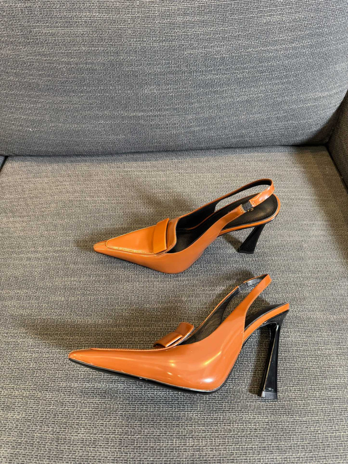 POINTED-TOE SLINGBACK PUMPS IN TANGERINE ORANGE SHINY CALFSKIN