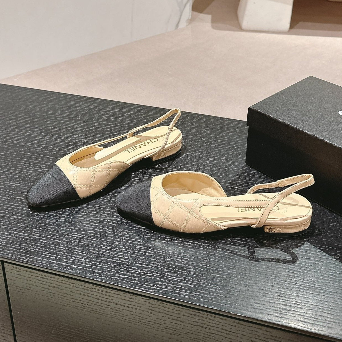 SLINGBACKS IN BEIGE CREAM LAMBSKIN AND BLACK SATIN