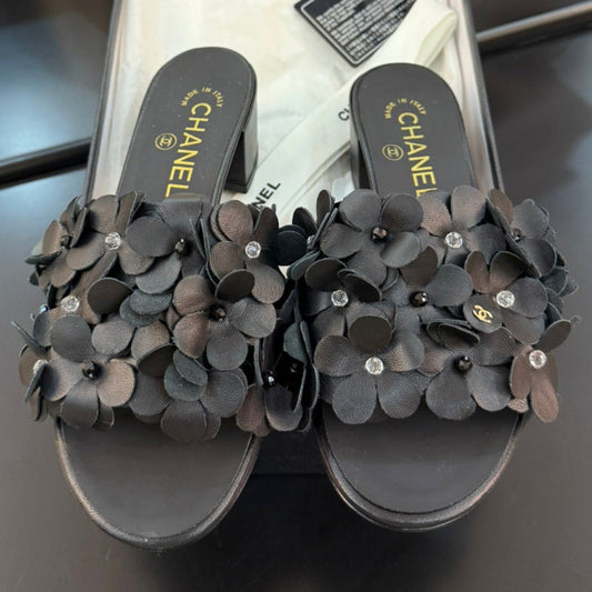 MID HEEL 45 MM MULE IN BLACK CALFSKIN