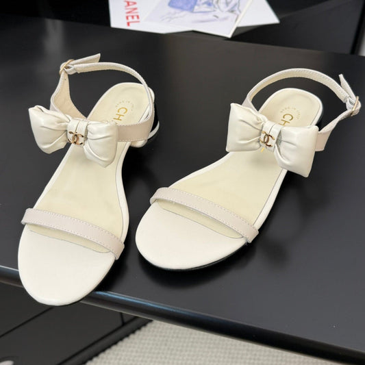 FLAT SANDALS IN WHITE CALFSKIN WITH BOW