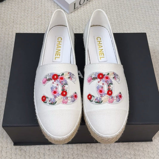 LOAFER IN WHITE CANVAS WITH COLORFUL LOGO