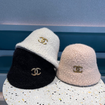 BUCKET HAT IN BLACK LAMB FUR 422036