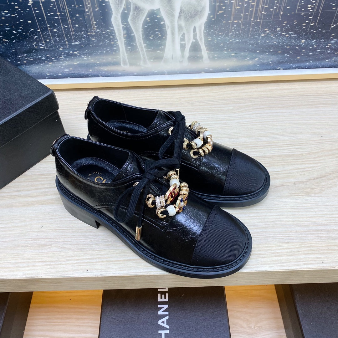 CC COMBAT OXFORD SHOES IN BLACK WRINKLED CALFSKIN AND GROSGRAIN WITH FAUX PEARL