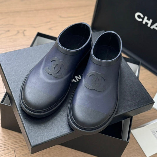 SHORT BOOTS IN MID-NIGHT BLUE RUBBER