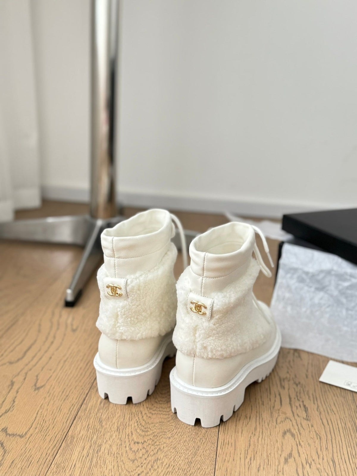 CC CHUNKY BOOTS IN WHITE SMOOTH FLEECE AND CALFSKIN