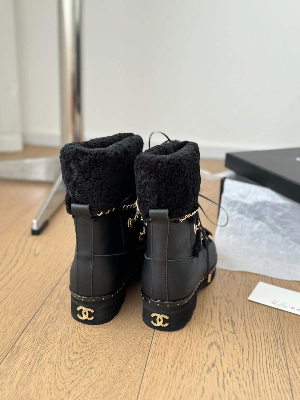 CC CHUNKY SKATEBOARDING BOOTS IN BLACK SMOOTH FLEECE AND CALFSKIN