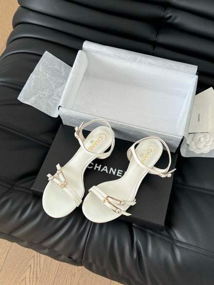 MID-HEEL 35 MM SANDAL IN WHITE SHEEPSKIN