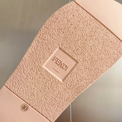 FENDI ROMA SLIDES IN PASTEL PINK FUSSBETT LAMBSKIN