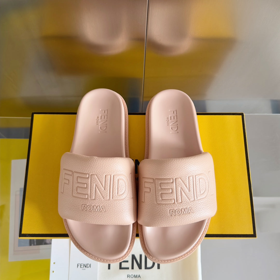 FENDI ROMA SLIDES IN PASTEL PINK FUSSBETT LAMBSKIN