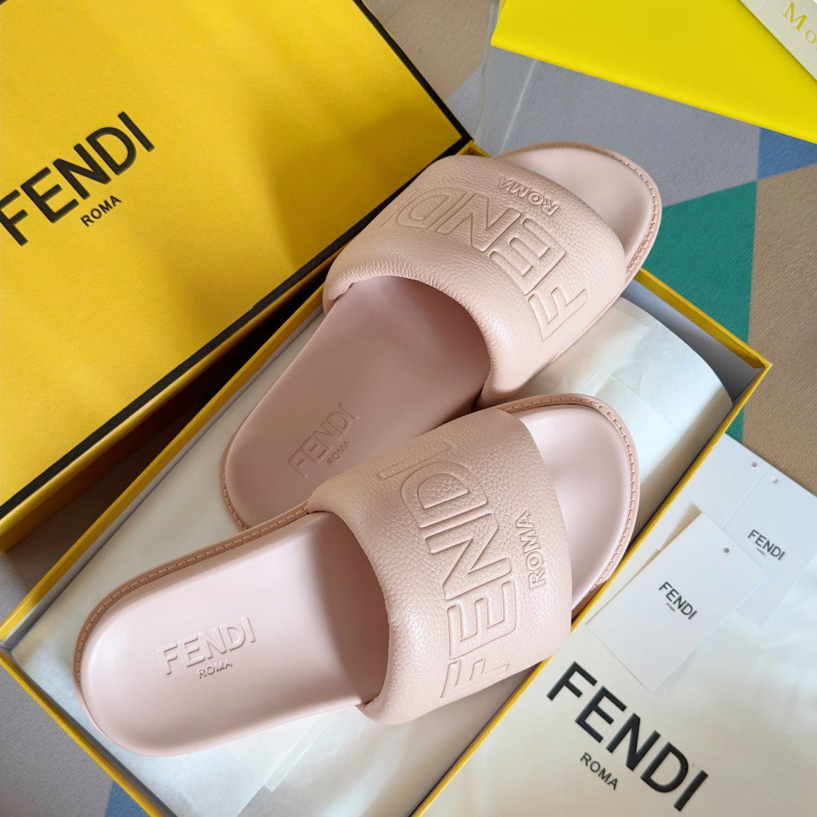 FENDI ROMA SLIDES IN PASTEL PINK FUSSBETT LAMBSKIN