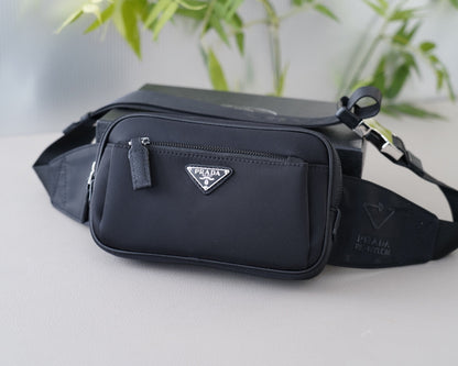 SHOULDER BAG 22 IN BLACK RE-NYLON