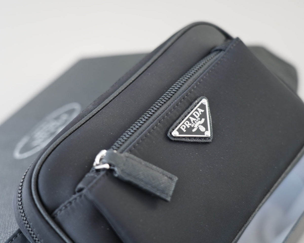 SHOULDER BAG 22 IN BLACK RE-NYLON