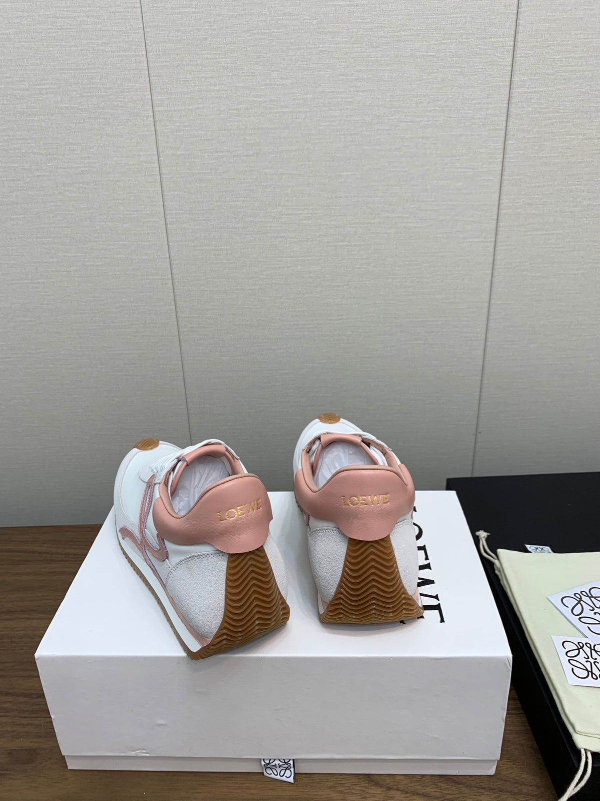 LW FLOW RUNNER SNEAKER WHITE-PEACHY SUEDE