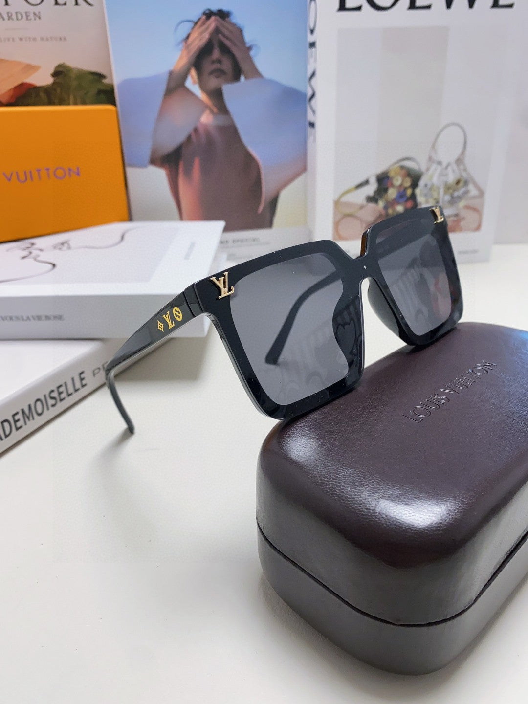 SQUARE SUNGLASS 581370 IN BLACK ACETATE