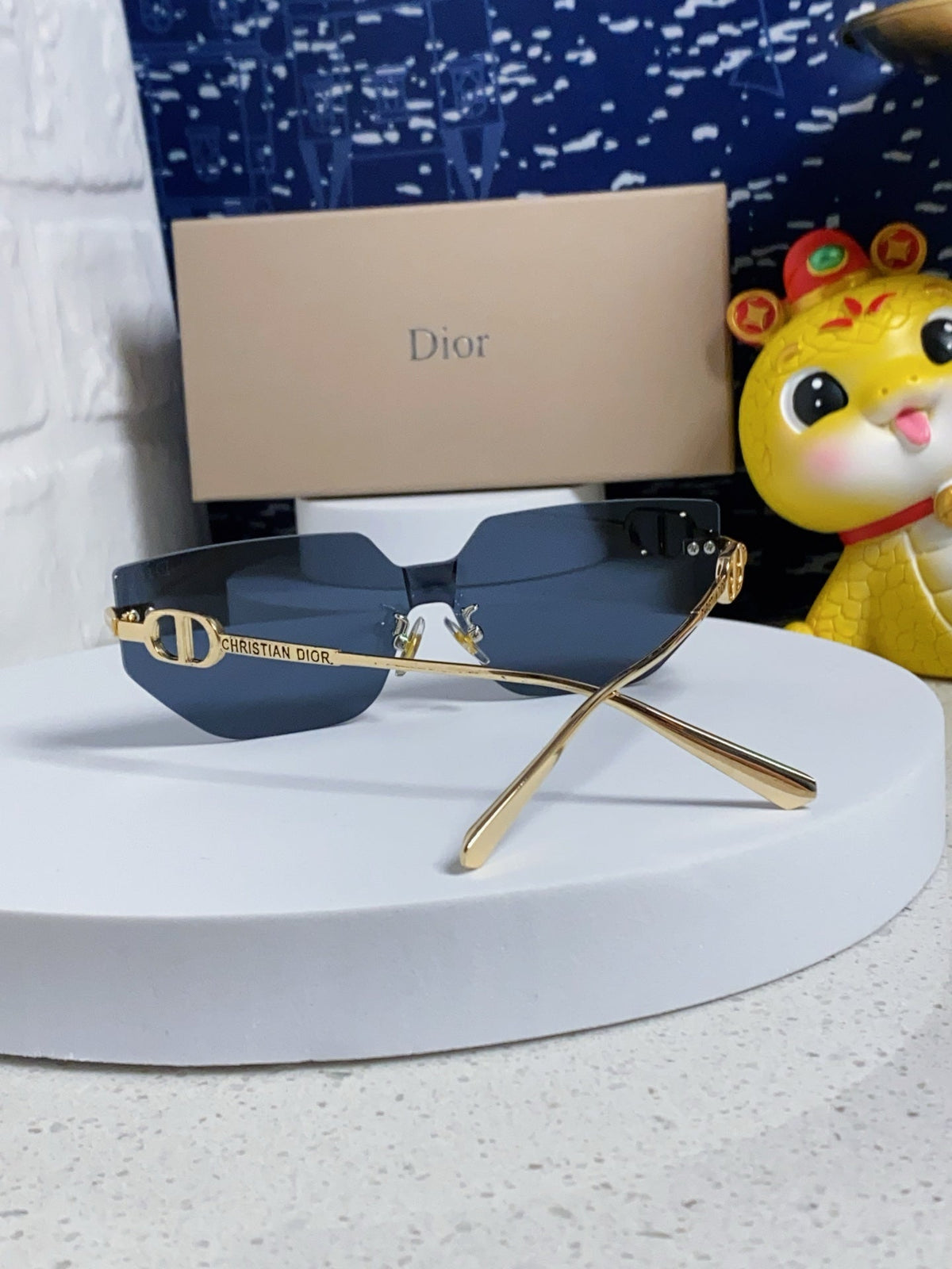 MONTAIGNE SUNGLASS 563194 IN GOLD METAL GREY LENSES