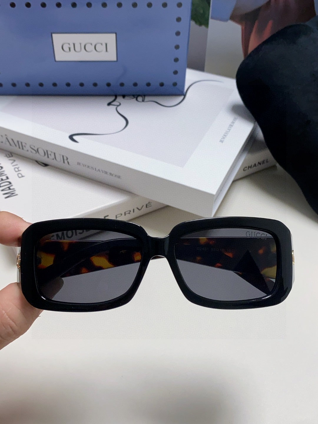RECTANGULAR FRAME SUNGLASSES 570237 IN ACETATE