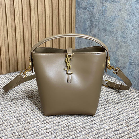 LE 37 SMALL BUCKET BAG 20 IN CEDAR BROWN CALFSKIN GOLD HARDWARE