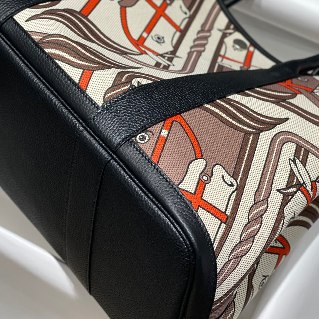 GARDEN PARTY 36 IN BEIGE ORANGE AND BROWN TOILE H CANVAS BLACK CALFSKIN HORSE TOTEM PRINT