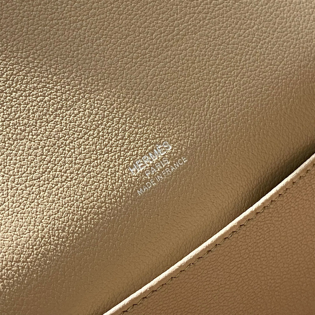 HM ROULIS 18 MINI BAG IN LIGHT BROWN CALFSKIN SILVER-TONE HARDWARE