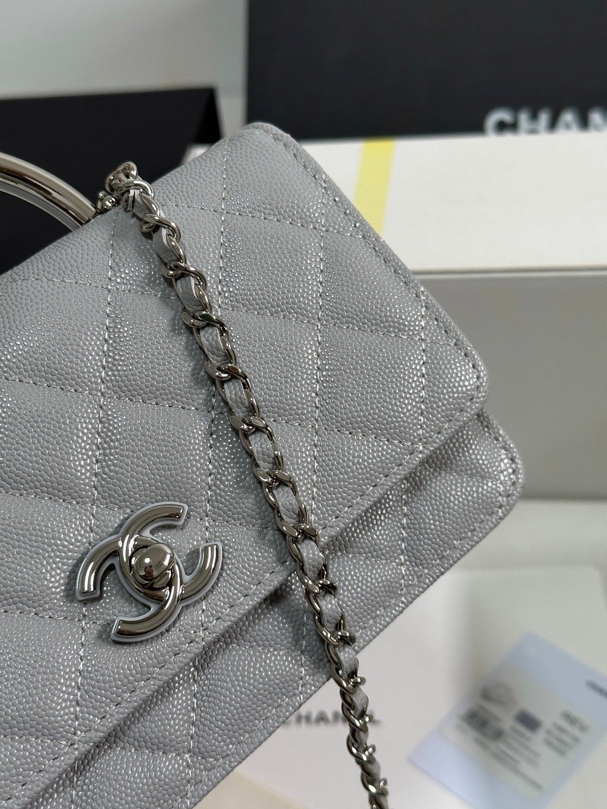 FLAP BAG WITH SILVER-TONE HANDLE 19 IN GREY SHINY CAVIAR SKIN