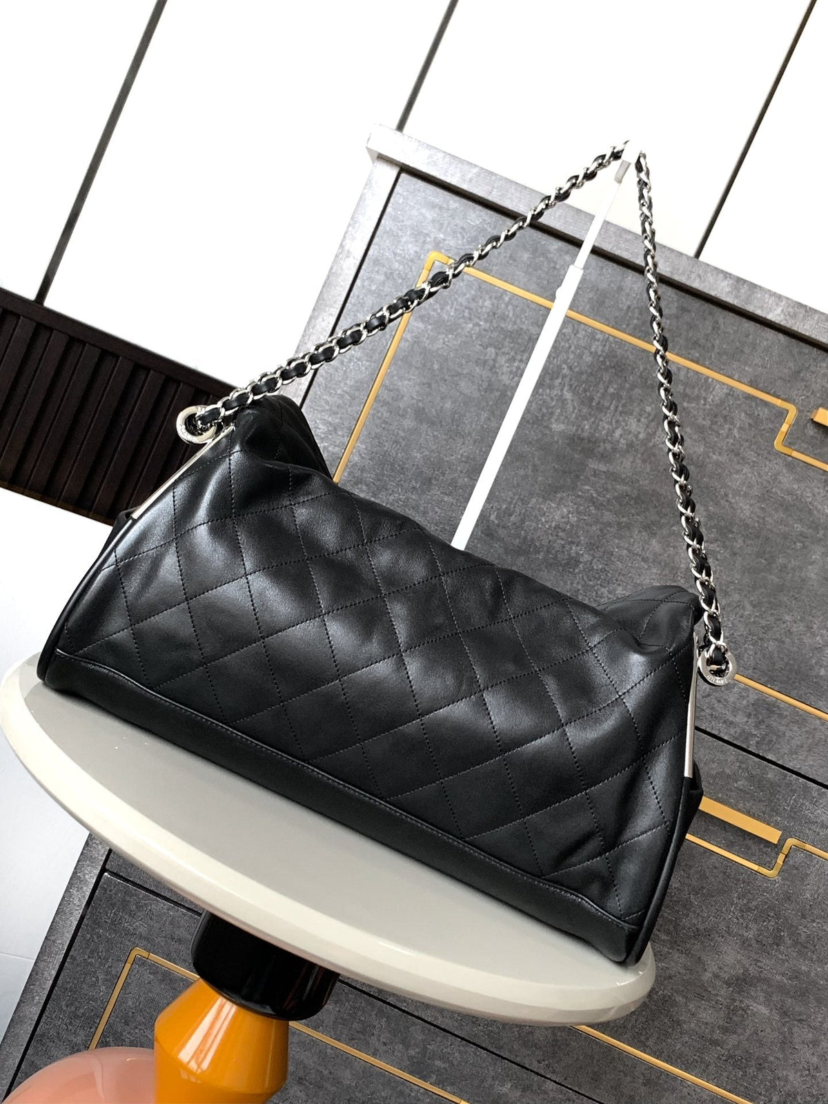 SHOULDER BAG 40 IN BLACK SOFT LAMBSKIN EMBOSSED LOGO SILVER HARDWARE