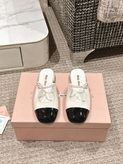 FLAT MULE IN WHITE MIX BLACK PATENT CALFSKIN
