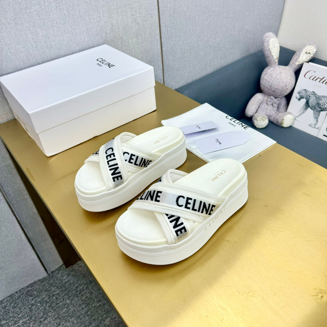 BLOCK SLIDE CROSS-STRAP IN WHITE MESH NYLON AND TEXT WITH JACQUARD