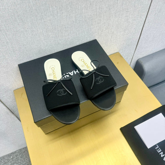 BOW SLIPPERS IN BLACK LAMBSKIN