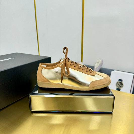CC SNEAKER IN GOLD CALFSKIN AND SUEDE