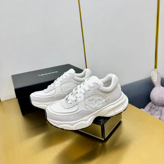 SNEAKER IN PALE GRAY SUEDE AND MESH